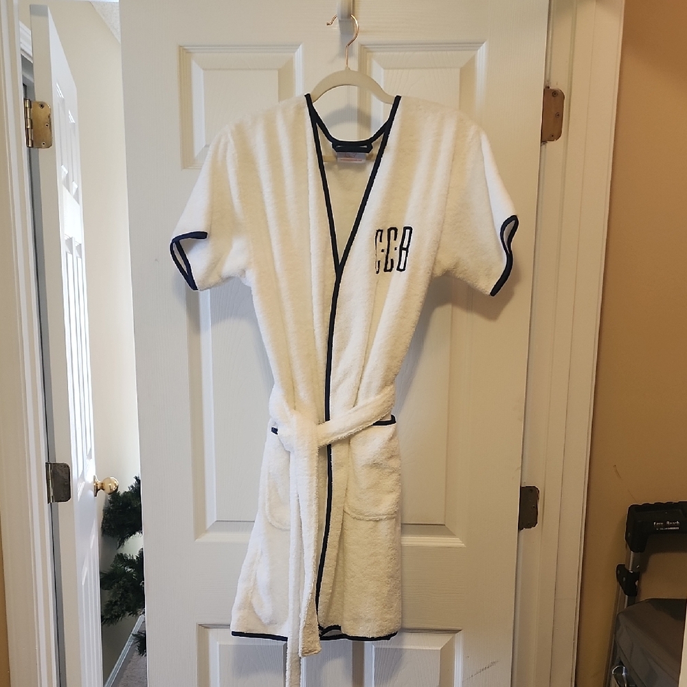 Weezie Kids White Pajama Robe with Black Trim Monogramed CCB  NWOT
